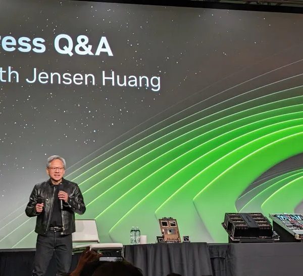 CEO Nvidia: ‘Không cần học lập trình, nên học ra lệnh cho AI’